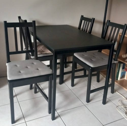 Table plus chaises - plus, avec